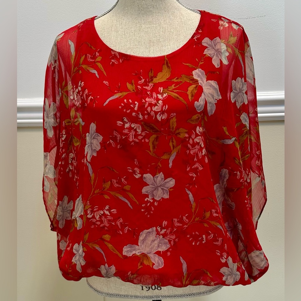 Vince Camuto red floral chiffon top. Lined. Sz Small. Good condition